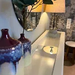 Апартаменти Malibu Ocean Sunset *
