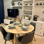 Апартаменти Malibu Ocean Sunset